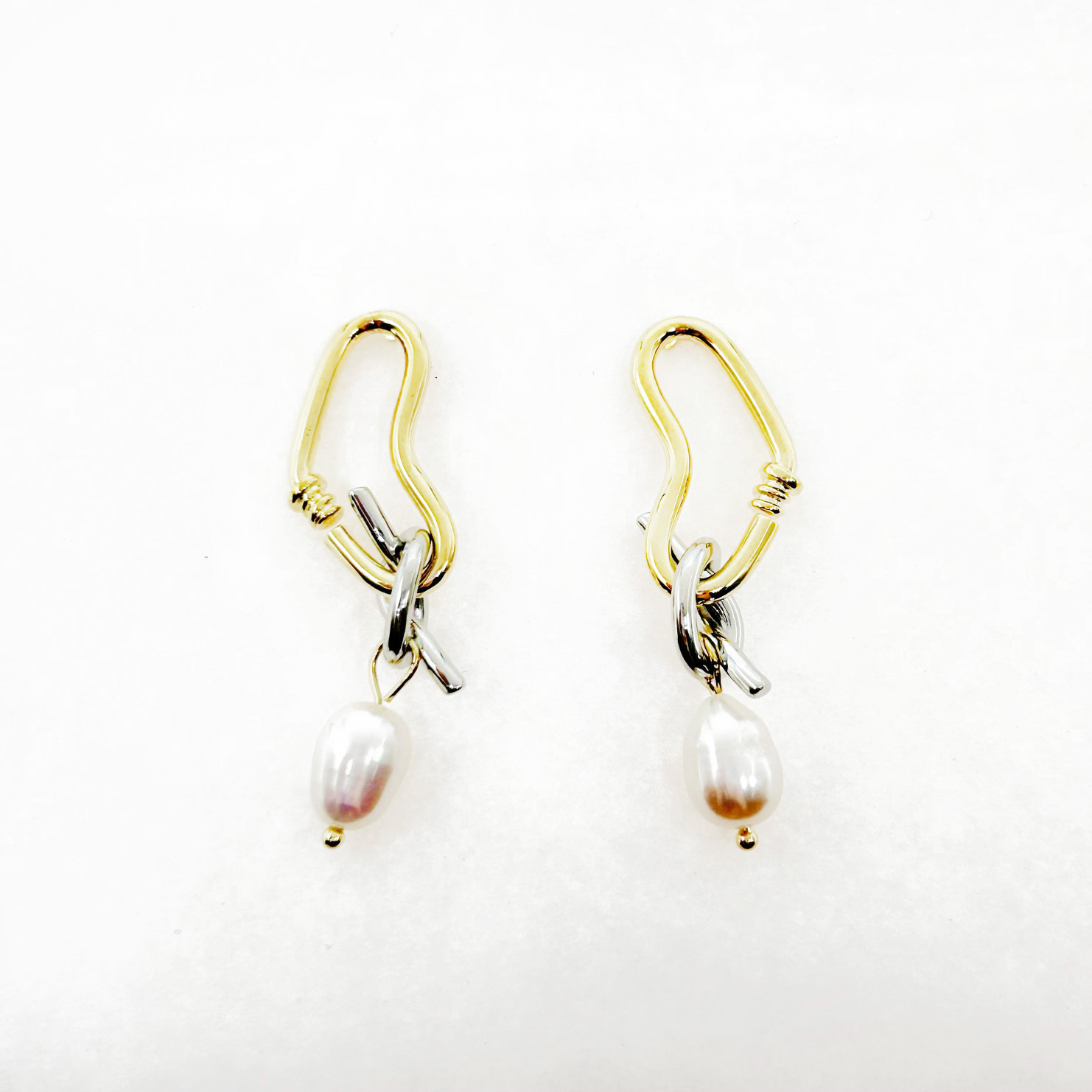 韓國 925純銀 珍珠 愛心 扭結 線條 華麗 造型 垂墜感 耳針式耳環