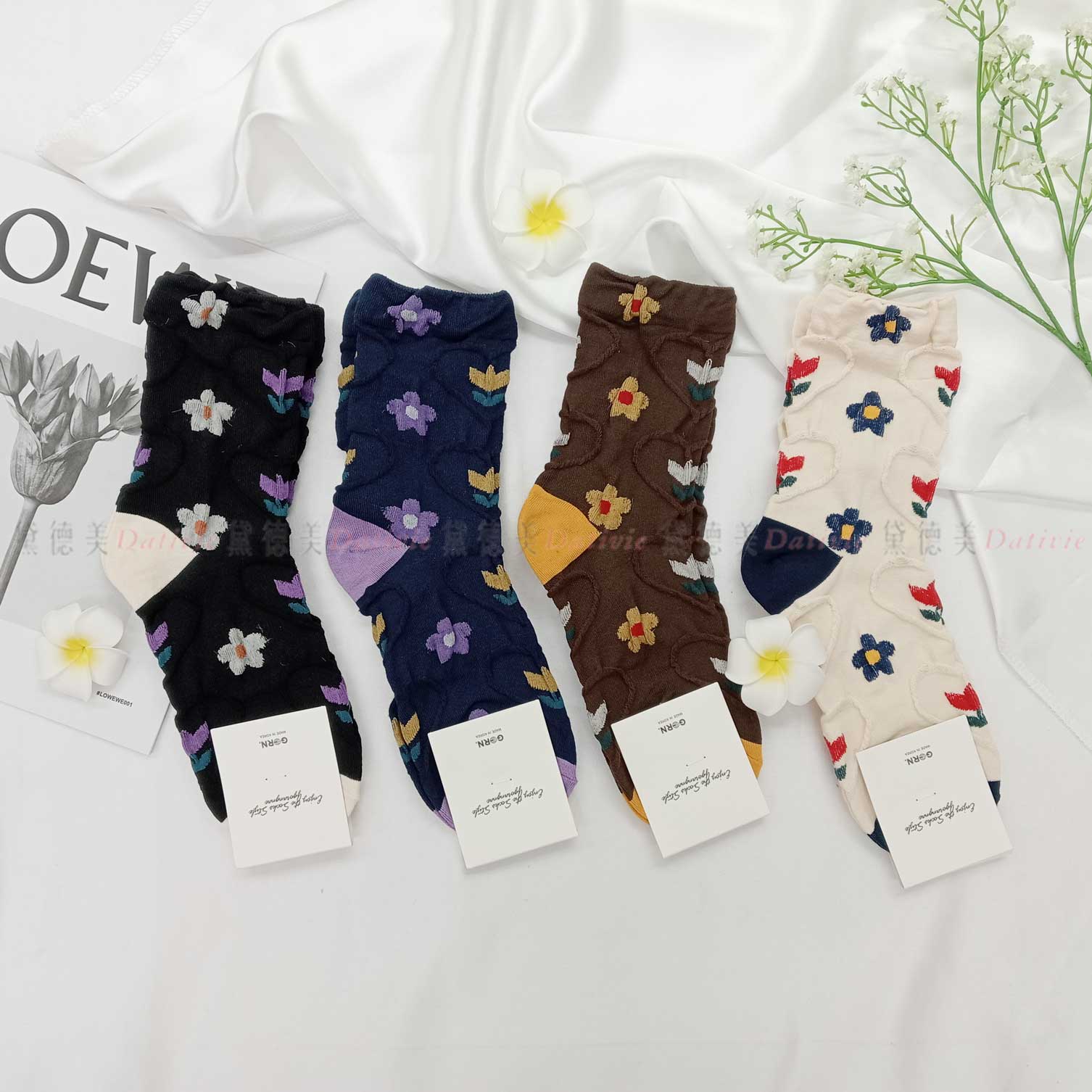 韓國襪 壓紋 花朵 線條 四色 中統襪
