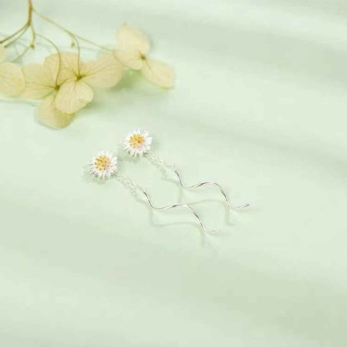 預購-泰國 全925純銀耳環 清新小雛菊波浪耳線耳環(對)
